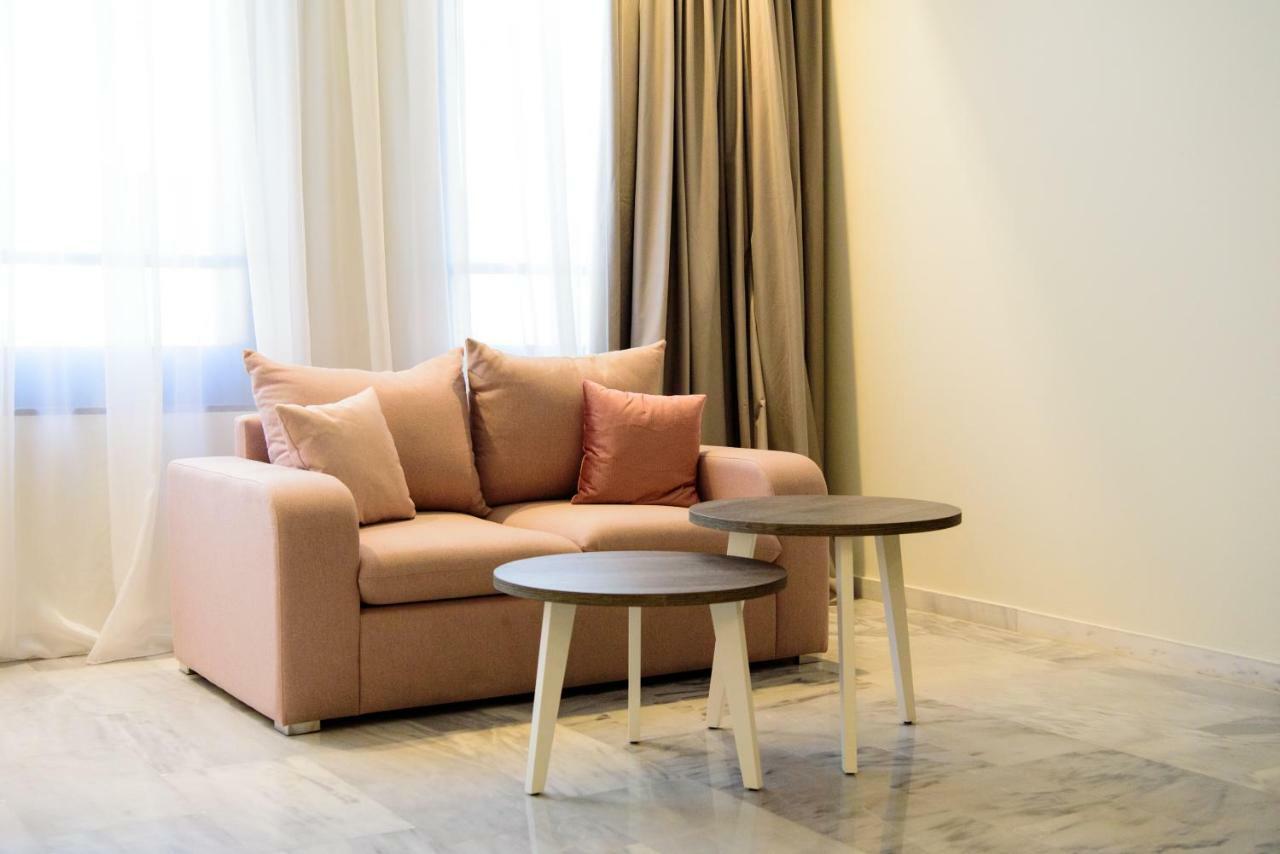 Eva Apartments พีเรียส ภายนอก รูปภาพ