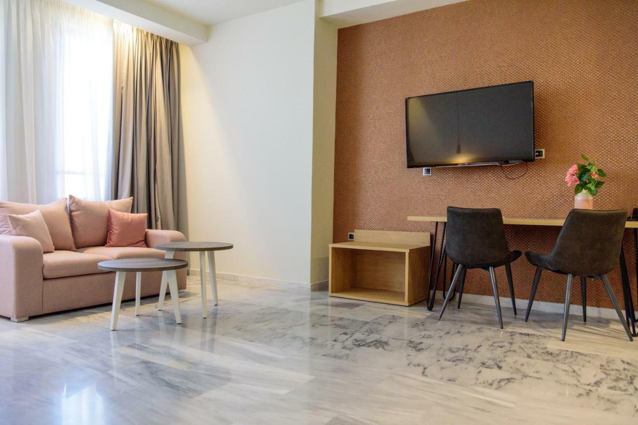 Eva Apartments พีเรียส ภายนอก รูปภาพ