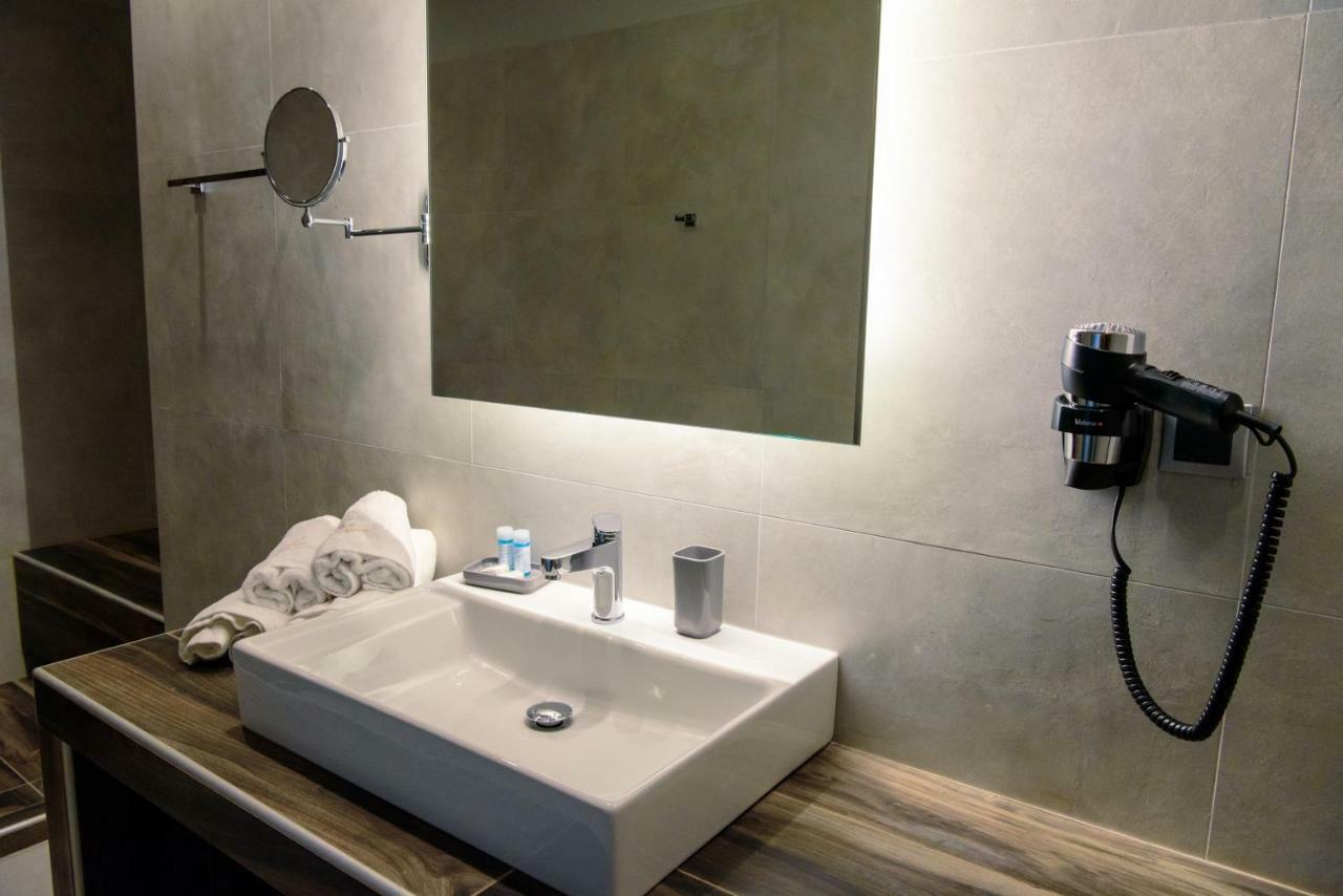 Eva Apartments พีเรียส ภายนอก รูปภาพ