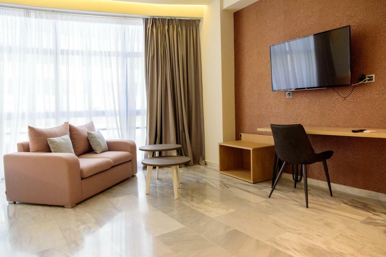 Eva Apartments พีเรียส ภายนอก รูปภาพ